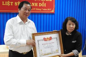 Trao bằng Tổ quốc ghi công liệt sĩ Lữ Anh Dồi 