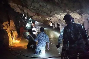 Cách thợ lặn giải cứu đội bóng Thái Lan