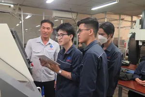 Giảng viên giỏi: Tuyển mới đã khó, giữ chân càng không dễ