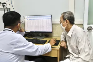 Từ 'tay xách nách mang' đến một cú quét QR