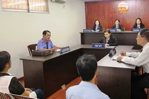 Luật sư chính thức được ngồi ngang bằng với VKS