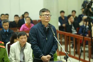 Em trai ông Đinh La Thăng lại sắp hầu tòa