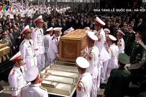 'Kính cẩn nghiêng mình vĩnh biệt bác Đỗ Mười...'