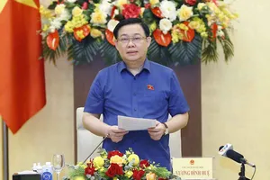 Chủ tịch Quốc hội làm việc về chính sách tài khóa và tiền tệ 