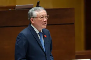 Vụ gỗ trắc Quảng Trị: Đại biểu Quốc hội tiếp tục chất vấn Chánh án TAND Tối cao Nguyễn Hòa Bình