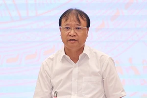 Thứ trưởng Bộ Công Thương chia sẻ với nỗi khổ của dân khi thiếu điện