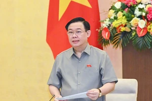 Xem xét thông qua dự thảo nghị quyết sáp nhập huyện, xã giai đoạn 2023-2030