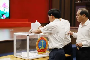 Lấy phiếu tín nhiệm giữa nhiệm kỳ Phó Chánh án TAND Tối cao, lãnh đạo VKSND Tối cao