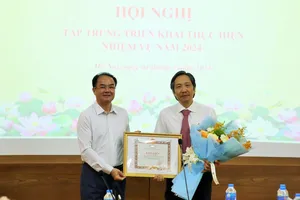 Hiệp hội Khoa học hành chính nhận bằng khen của Bộ trưởng Nội vụ
