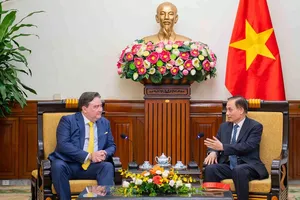 Quyền Bộ trưởng Bộ Ngoại giao Lê Hoài Trung tiếp Đại sứ Hoa Kỳ Marc Knapper