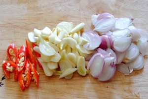 Làm thuốc trừ sâu từ thảo mộc