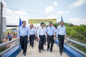 MobiFone xây cầu cho người dân Long An 