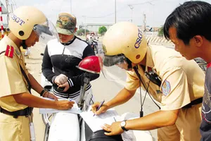 Vi phạm giao thông nhiều, sao tiền xử phạt thu được lại ít?