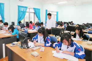 Giáo viên dùng Facebook để quản lý học sinh