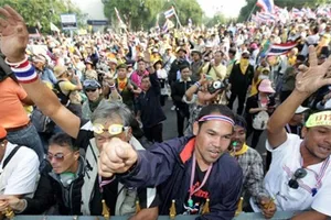Phe biểu tình dọa gây tê liệt Bangkok một tháng