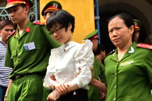 Huyền Như đưa chị vào... tù tội