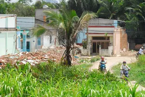 “Bồi thường thấp, thu hồi đất quá dễ”