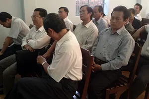 Cấp giấy đỏ trong 8 tiếng vì... “cải cách hành chính“