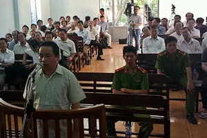 Vụ cấp giấy đỏ trong 8 tiếng: Quan đất bị đề nghị 10-12 năm tù