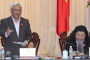 Lấy phiếu tín nhiệm: Chỉ tạm dừng chứ không bỏ