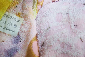 Phát hiện sinh vật lạ trong khăn tắm Trung Quốc