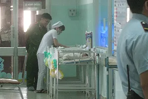 Nghi phạm tự thú, giao trả cháu bé