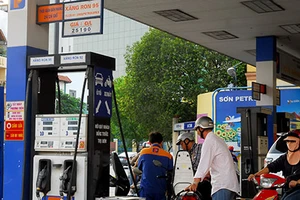 Phải quyết liệt minh bạch giá xăng dầu