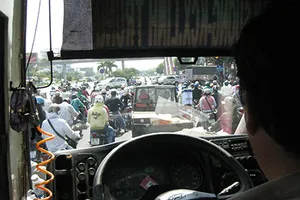 Nỗi niềm xe buýt - Bài 1: Trở ngại từ… xe máy