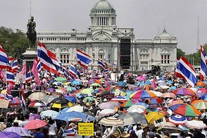 Biểu tình rầm rộ ở Bangkok