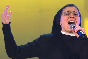 Nữ tu “The Voice” khiến thế giới phát sốt 
