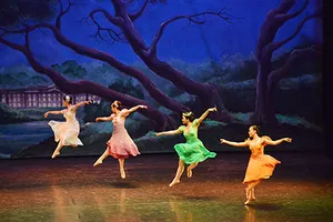 Tái diễn vũ kịch Cô bé lọ lem