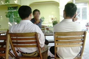 Hà Nội đề xuất cấm cán bộ la cà hàng quán trong giờ làm việc