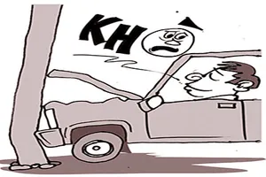 Ngủ ngon lành sau khi tông xe vào cột điện