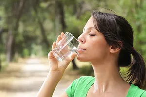Uống nước không dễ!