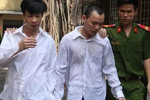 Khống chế chủ cũ cướp tài sản