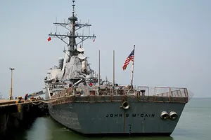 Tàu khu trục Mỹ cập cảng Đà Nẵng 