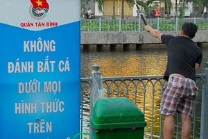 Một đầu thả cá, một đầu câu 