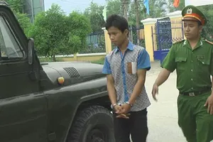 Ép nữ tiếp viên uống rượu rồi hiếp dâm