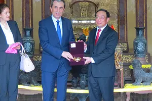 Thủ tướng Cộng hòa Bulgaria thăm di tích Huế