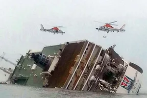 Chìm phà chở 459 người ở Hàn Quốc