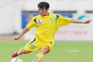 Câu chuyện thể thao: Văn Quyến giải nghệ…