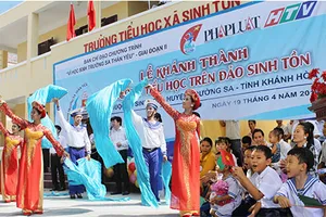 Hân hoan đón trường mới trên đảo Sinh Tồn