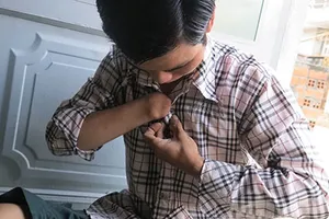 Đòi bàn tay giả như thật: Được không?