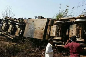 Ấn Độ: Tàu trật bánh, 19 người chết