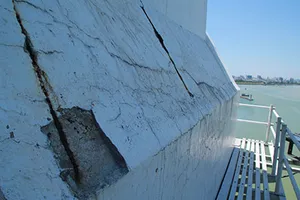 Cầu Thuận Phước xuất hiện nhiều vết nứt 