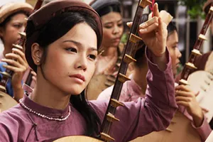 Cánh diều vàng đến Pháp