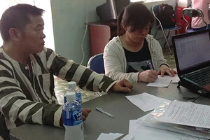 Bắt quả tang hai vợ chồng mua bán thuốc kích dục