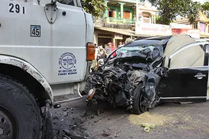 Bốn người trên xe bảy chỗ tử vong do tai nạn