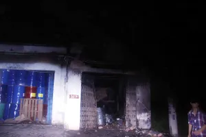 Cháy kho chứa hóa chất, khu dân cư náo loạn