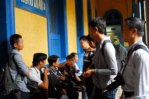 Nhà báo dự tòa: Phải có cả thẻ lẫn giấy giới thiệu